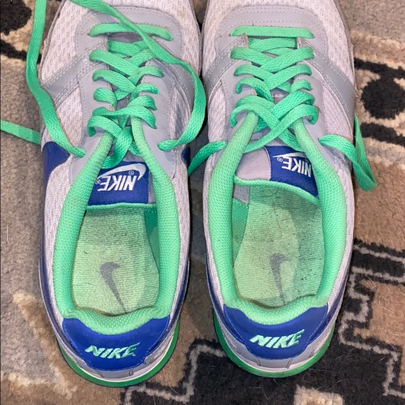 Nike 90s Style Tennis Shoes - Picture 6 of 6